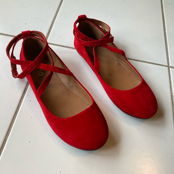 NWOT! Ollio Women’s Faux Suede Cross-Strap Flat - Picture 5 of 10